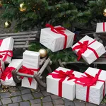 gty_christmas_presents_jef_111128_wg